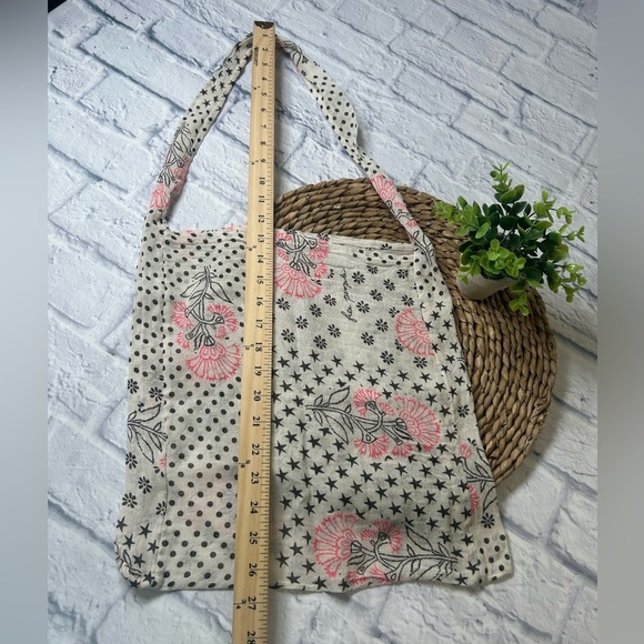 Free People Pink and Black Shoulder Bag with Vintage Charm - Picture 3 of 5